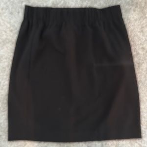 Ann Taylor size 8 black elastic band skirt